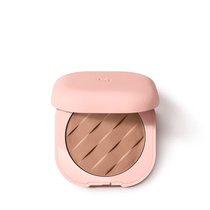 BEAUTY ESSENTIALS SILKY MATTE BRONZER