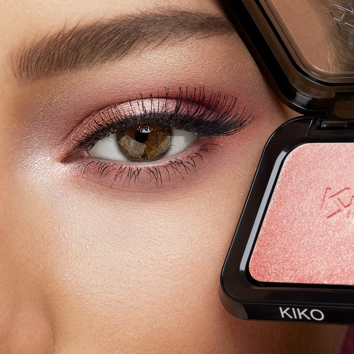 Δώστε ένταση στο βλέμμα σας και ολοκληρώστε το eye-look 